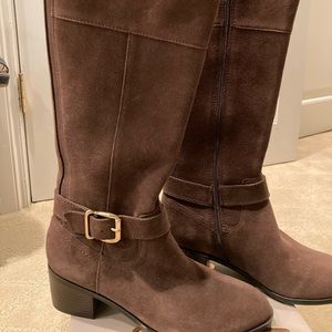 Bandolino brown suede boots.